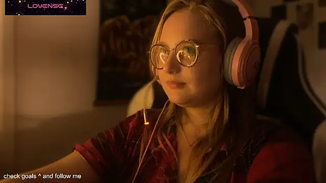 Snapshot of JacyWinslat chatting on 10/25/25, 08:47 JacyWinslat online show from 10/25/25, 08:47