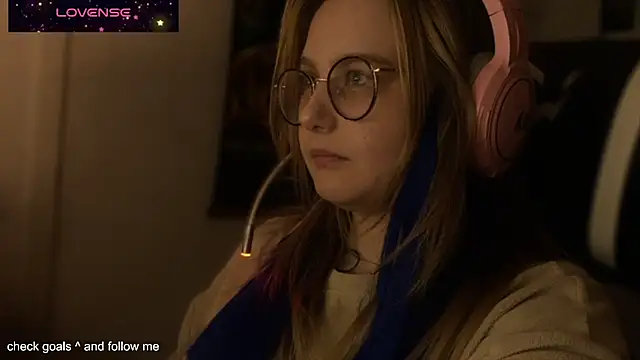 Snapshot of JacyWinslat chatting on 10/28/25, 03:25 JacyWinslat online show from 10/28/25, 03:25