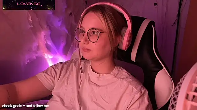 Snapshot of JacyWinslat chatting on 11/02/25, 01:08 JacyWinslat online show from 11/02/25, 01:08