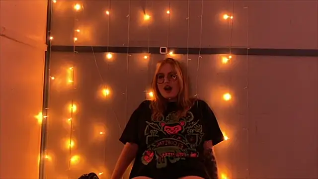 Snapshot of JacyWinslat chatting on 11/10/25, 01:48 JacyWinslat online show from 11/10/25, 01:48