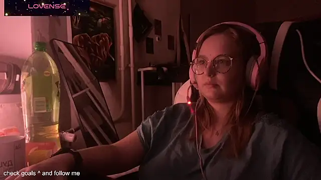 Snapshot of JacyWinslat chatting on 11/15/25, 03:52 JacyWinslat online show from 11/15/25, 03:52