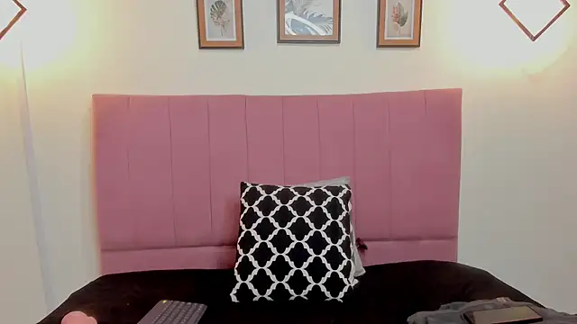 Snapshot of KRYSTENMOON chatting on 03/16/25, 11:27 KRYSTENMOON online show from 03/16/25, 11:27