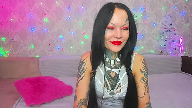Snapshot of Megan_Black_Moon chatting on 12/27/24, 04:36 Megan Black Moon online show from 12/27/24, 04:36