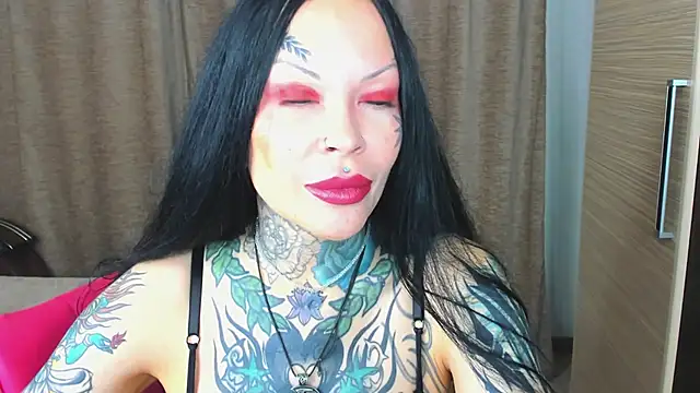 Snapshot of Megan_Black_Moon chatting on 10/04/25, 10:46 Megan Black Moon online show from 10/04/25, 10:46