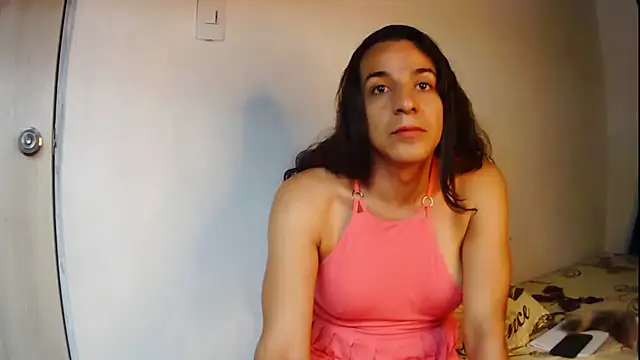 Snapshot of Oh_Tique chatting on 10/08/25, 04:04 Oh Tique online show from 10/08/25, 04:04