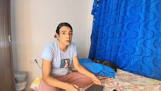 Snapshot of Oh_Tique chatting on 11/14/25, 07:45 Oh Tique online show from 11/14/25, 07:45