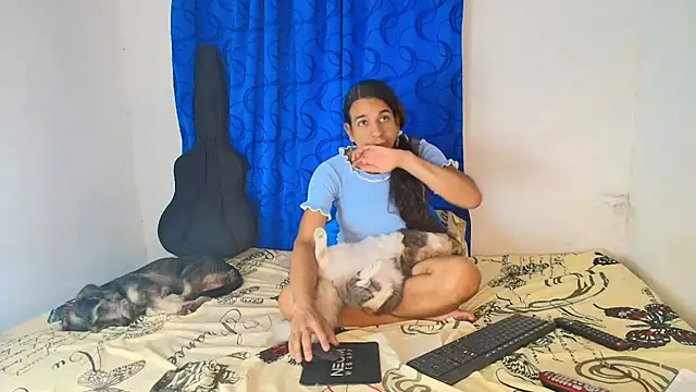 Snapshot of Oh_Tique chatting on 11/25/25, 03:12 Oh Tique online show from 11/25/25, 03:12