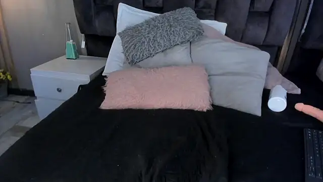 estefania  gomez online show from 03/05/25, 12:27