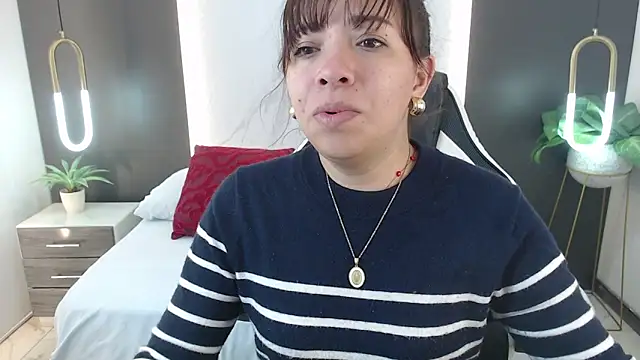 Snapshot of alma_fenix chatting on 12/28/24, 12:24 alma fenix online show from 12/28/24, 12:24