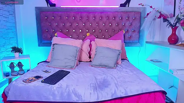 EmmaWilder online show from 11/12/25, 08:41