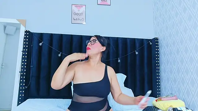 hotlatinateacher online show from 10/23/25, 06:50