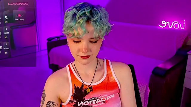 School Love online show from 12/22/24, 04:17