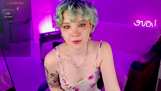 School Love online show from 02/02/25, 04:11