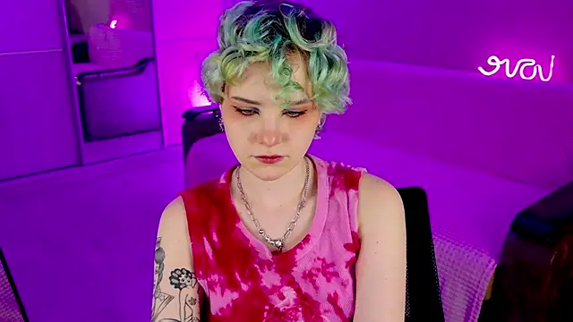 School Love online show from 02/03/25, 01:19