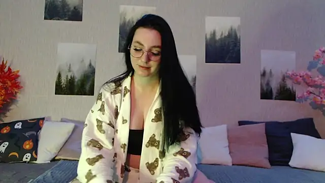 Snapshot of Fluffy_Tiffy chatting on 01/06/25, 02:04 Fluffy Tiffy online show from 01/06/25, 02:04
