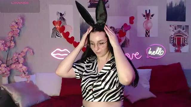 Snapshot of Fluffy_Tiffy chatting on 02/15/25, 04:03 Fluffy Tiffy online show from 02/15/25, 04:03