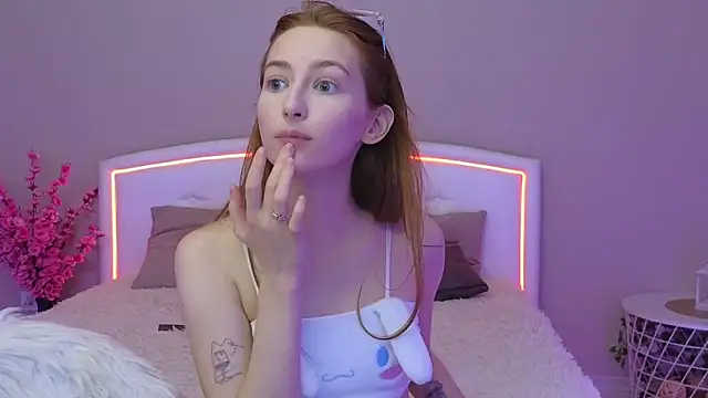 Snapshot of MichaDenver chatting on 11/15/25, 02:24 MichaDenver online show from 11/15/25, 02:24