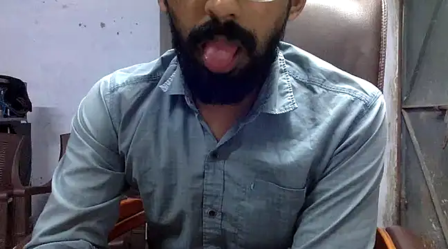 Snapshot of ASIF_F chatting on 12/18/24, 03:44 ASIF F online show from 12/18/24, 03:44
