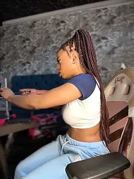 Snapshot of Melany_Williams chatting on 10/21/25, 12:50 Melany Williams online show from 10/21/25, 12:50