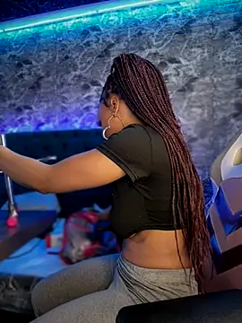 Snapshot of Melany_Williams chatting on 10/22/25, 01:00 Melany Williams online show from 10/22/25, 01:00