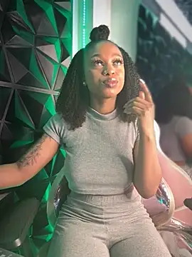 Snapshot of Melany_Williams chatting on 11/11/25, 01:22 Melany Williams online show from 11/11/25, 01:22