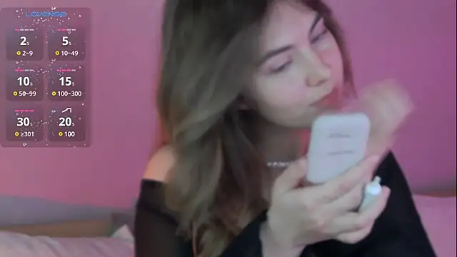 Snapshot of chloi_hes chatting on 12/21/24, 12:49 chloi hes online show from 12/21/24, 12:49