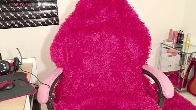 RoxaneEvans  online show from 10/24/25, 06:26