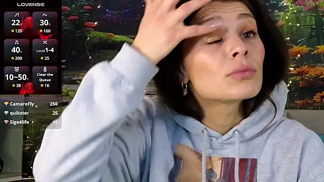 Snapshot of MadameDeFeu chatting on 12/12/24, 12:22 MadameDeFeu online show from 12/12/24, 12:22