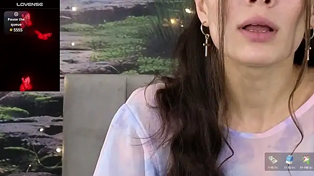 Snapshot of MadameDeFeu chatting on 12/13/24, 09:02 MadameDeFeu online show from 12/13/24, 09:02