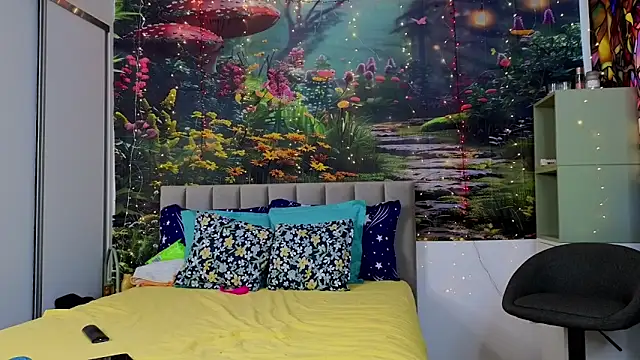 Snapshot of MadameDeFeu chatting on 01/15/25, 07:59 MadameDeFeu online show from 01/15/25, 07:59