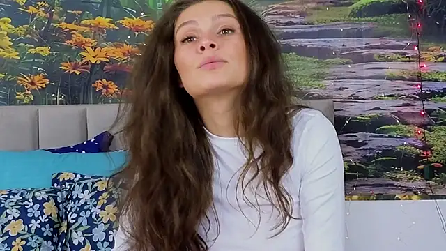 Snapshot of MadameDeFeu chatting on 01/17/25, 08:24 MadameDeFeu online show from 01/17/25, 08:24