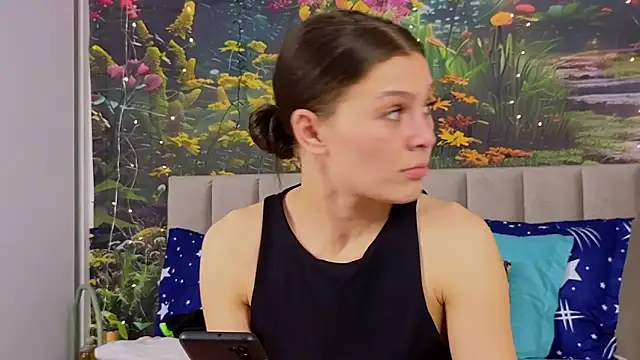 Snapshot of MadameDeFeu chatting on 01/18/25, 12:36 MadameDeFeu online show from 01/18/25, 12:36