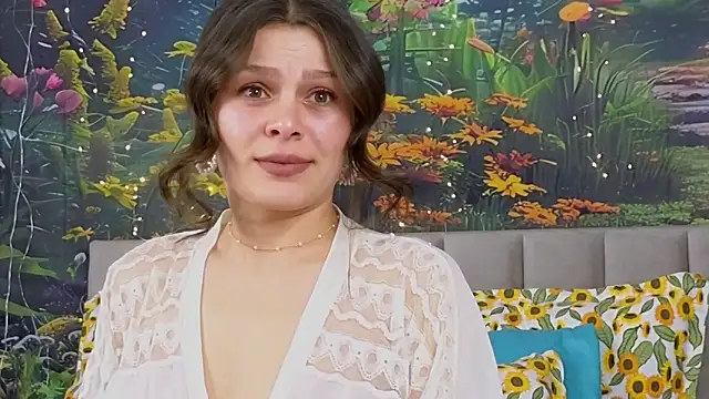 Snapshot of MadameDeFeu chatting on 02/14/25, 09:13 MadameDeFeu online show from 02/14/25, 09:13