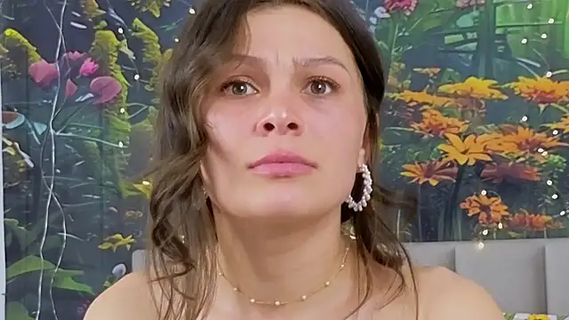 Snapshot of MadameDeFeu chatting on 02/14/25, 12:14 MadameDeFeu online show from 02/14/25, 12:14