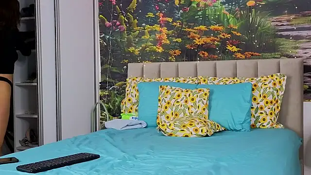 Snapshot of MadameDeFeu chatting on 02/17/25, 08:30 MadameDeFeu online show from 02/17/25, 08:30