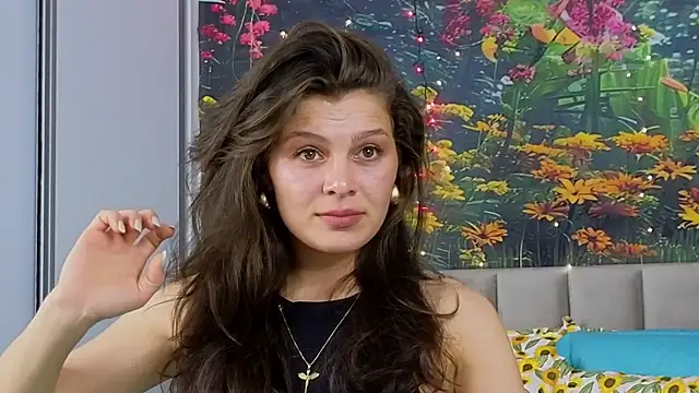 Snapshot of MadameDeFeu chatting on 02/17/25, 12:38 MadameDeFeu online show from 02/17/25, 12:38