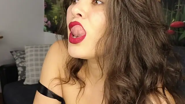 Snapshot of MadameDeFeu chatting on 09/17/25, 10:39 MadameDeFeu online show from 09/17/25, 10:39