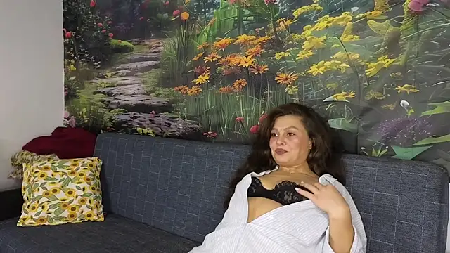 Snapshot of MadameDeFeu chatting on 10/04/25, 10:57 MadameDeFeu online show from 10/04/25, 10:57