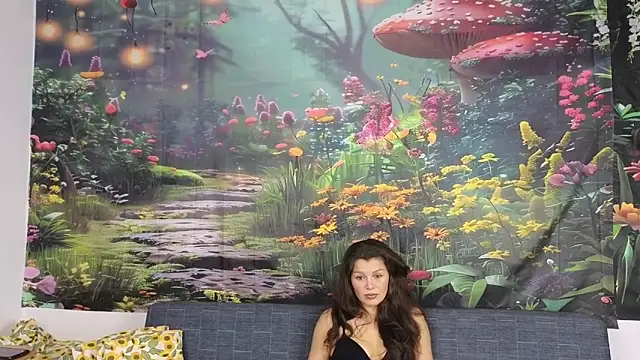 Snapshot of MadameDeFeu chatting on 10/15/25, 11:10 MadameDeFeu online show from 10/15/25, 11:10