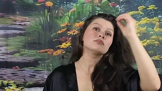 Snapshot of MadameDeFeu chatting on 10/23/25, 12:48 MadameDeFeu online show from 10/23/25, 12:48