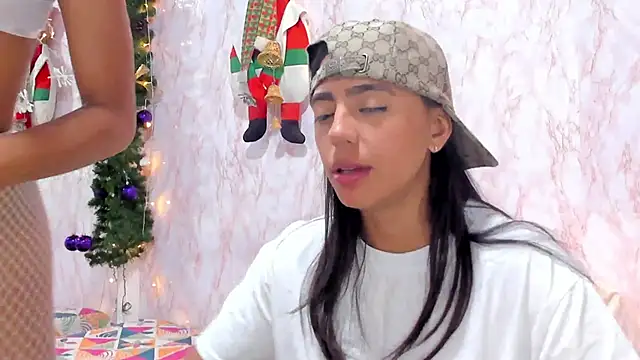 Snapshot of BarbieHotLaura chatting on 12/14/24, 04:52 BarbieHotLaura online show from 12/14/24, 04:52