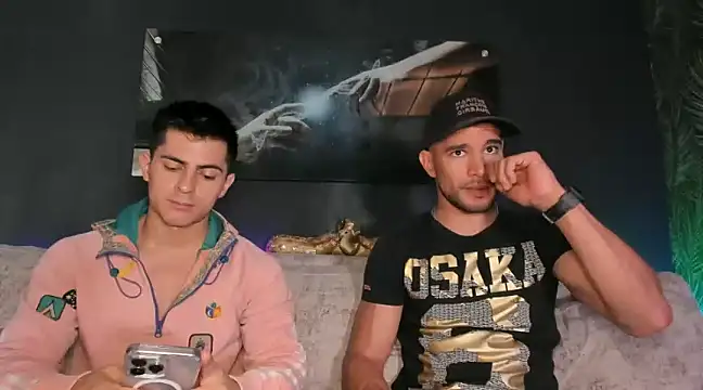 Snapshot of Crhis_N_Derek chatting on 12/19/24, 04:57 Crhis N Derek online show from 12/19/24, 04:57