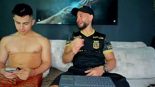 Snapshot of Crhis_N_Derek chatting on 01/26/25, 12:05 Crhis N Derek online show from 01/26/25, 12:05