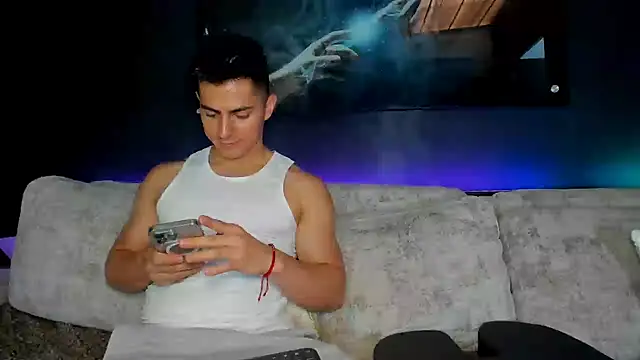 Snapshot of Crhis_N_Derek chatting on 03/09/25, 04:33 Crhis N Derek online show from 03/09/25, 04:33