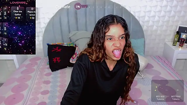 Snapshot of charlotte_0309 chatting on 12/27/24, 10:48 charlotte 0309 online show from 12/27/24, 10:48