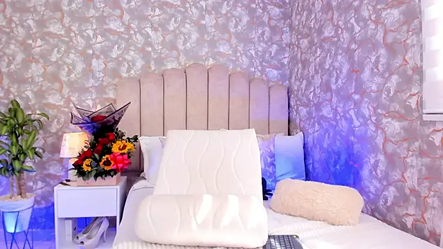 MiaTowson online show from 09/25/25, 02:32