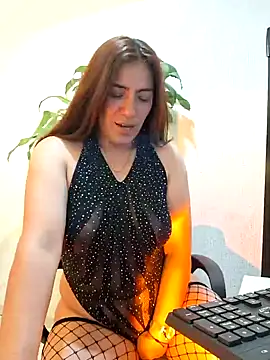 Snapshot of emmily_d chatting on 01/27/25, 10:06 emmily d online show from 01/27/25, 10:06