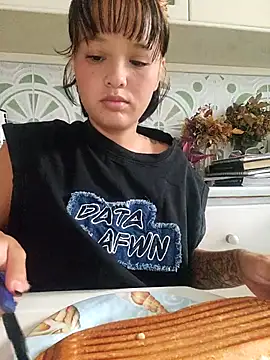 Snapshot of LorenRosse chatting on 10/09/25, 04:21 LorenRosse online show from 10/09/25, 04:21