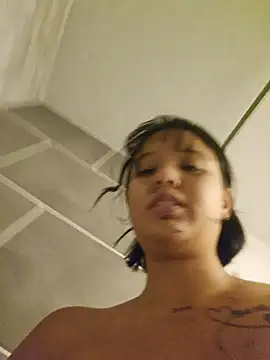 Snapshot of LorenRosse chatting on 10/28/25, 11:29 LorenRosse online show from 10/28/25, 11:29