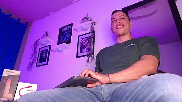 Snapshot of ThomsEvery_ chatting on 01/11/25, 03:13 ThomsEvery  online show from 01/11/25, 03:13